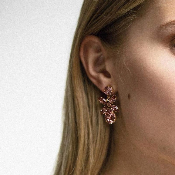 Mini Dione Earring Gold Vintage Rose - Caroline Svedbom - Nopea toimitus ja lahjapakkaus - Nordic Spectra