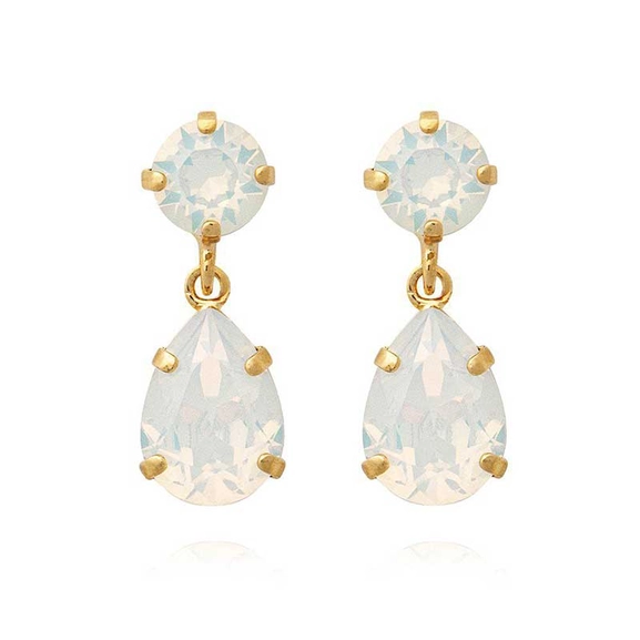 Mini Drop Earrings Gold White Opal - Caroline Svedbom - Nopea toimitus ja lahjapakkaus - Nordic Spectra