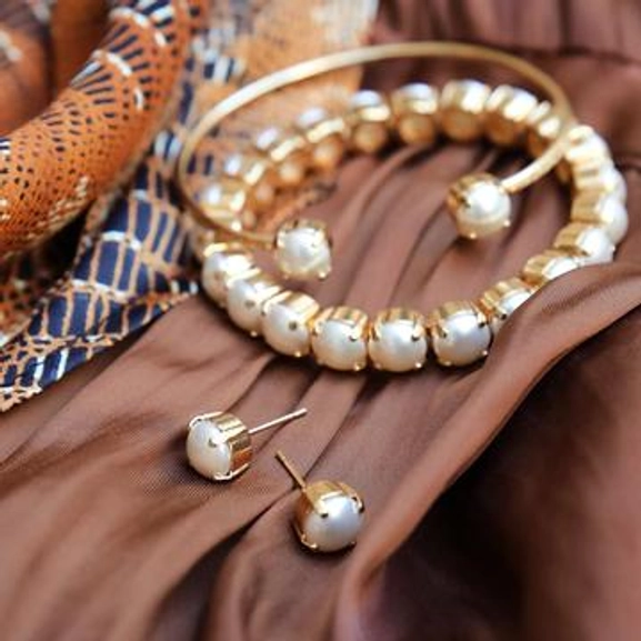 Classic Stud Earrings Gold Pearl - Caroline Svedbom - Nopea toimitus ja lahjapakkaus - Nordic Spectra