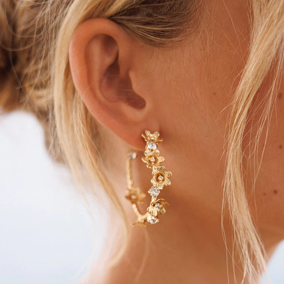 Laurel Earrings Gold Crystal - Caroline Svedbom - Snabb leverans - Nordic Spectra